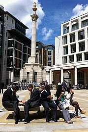 Lunchtime am Paternoster Square, London